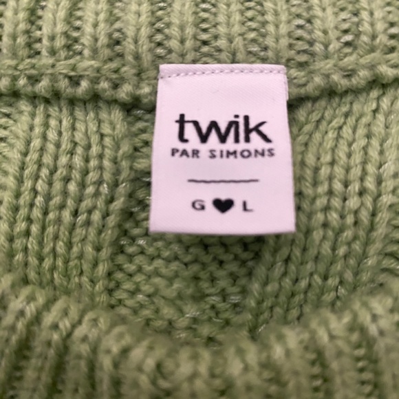 Green Cropped Cable Knit Sweater - Picture 3 of 3